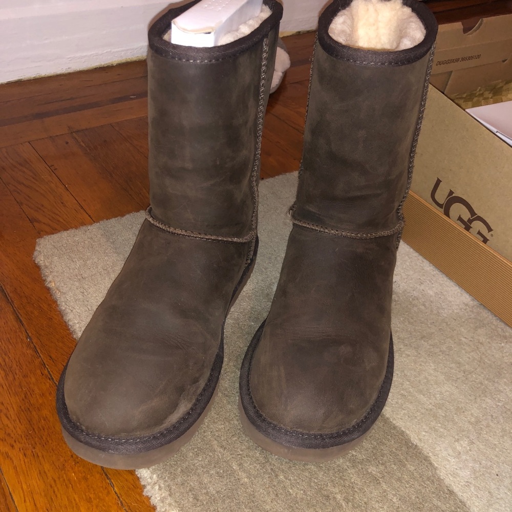 UGG Classic Short Lester Boot